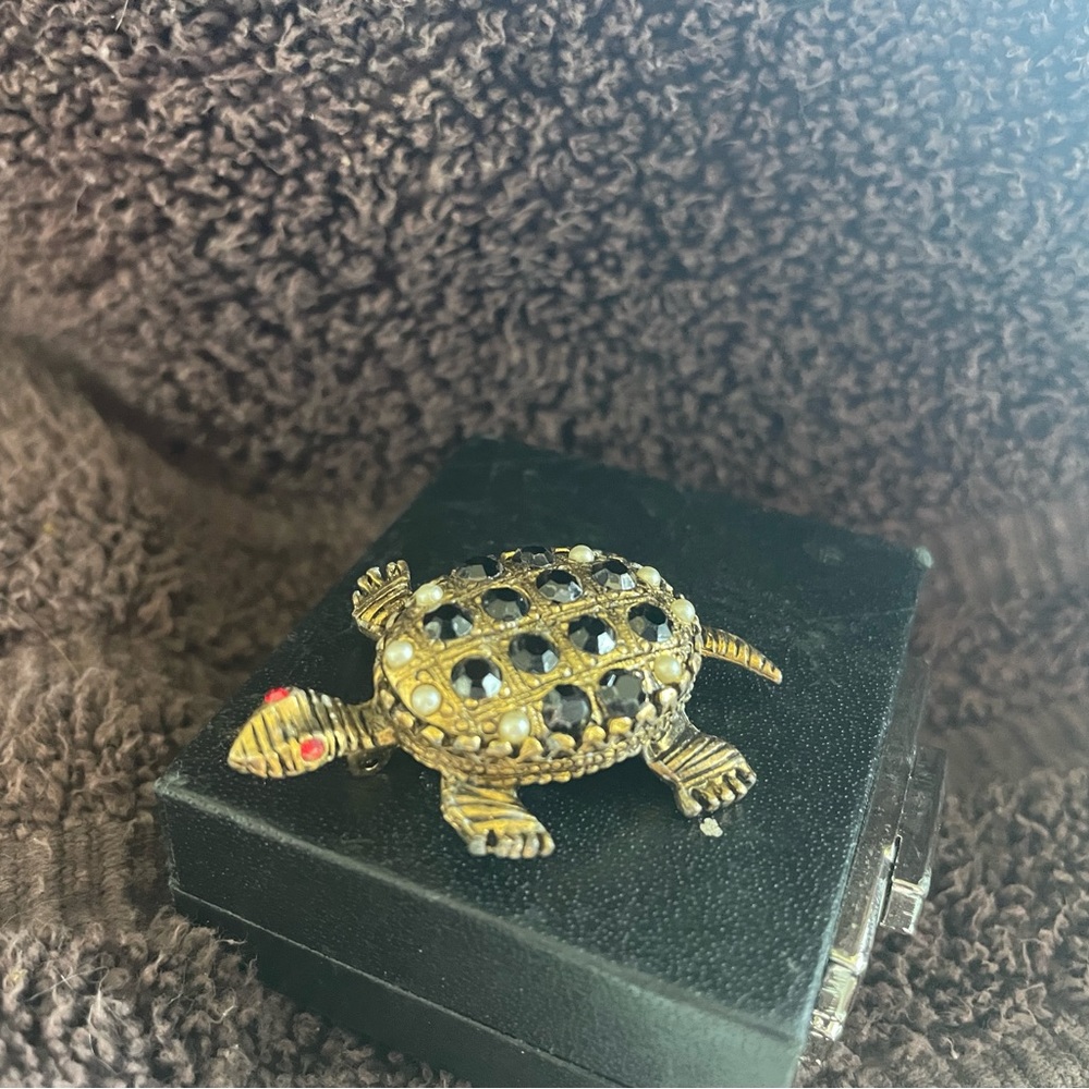 Turtle Pin - Picture 2 of 3